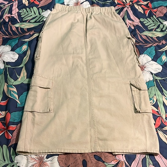 Tan midi length cargo skirt - Picture 5 of 5
